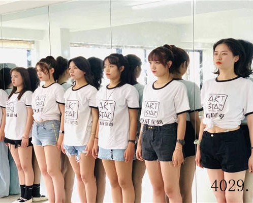 西安模特培训女模走秀为什么要走“猫步”？