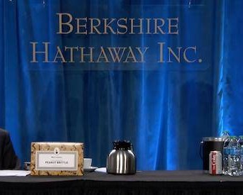 巴菲特和芒格谈中国：中国政府会让企业蓬勃发展